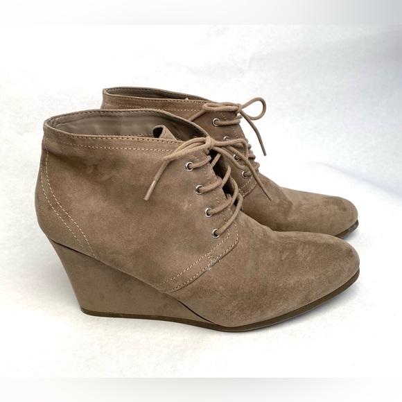 Tan Faux Suede Wedge Lace-Up Women's Booties Azlexie Size 11M - Picture 1 of 15